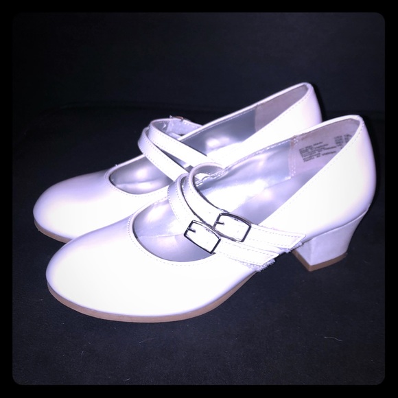 American Eagle Outfitters Other - SOLD Little Girls American Eagle White Dress Shoes